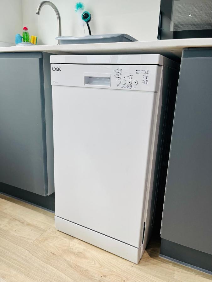مانشستر Fully Equipped One Bedroom Apartment Near Old Trafford Stadium! المظهر الخارجي الصورة