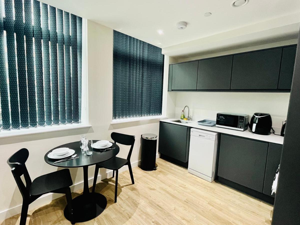 مانشستر Fully Equipped One Bedroom Apartment Near Old Trafford Stadium! المظهر الخارجي الصورة